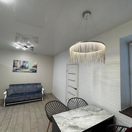 Vip Apartment У Центрі Міста, Новобуджк Театральний,Дуже Простора Rivne Exterior foto