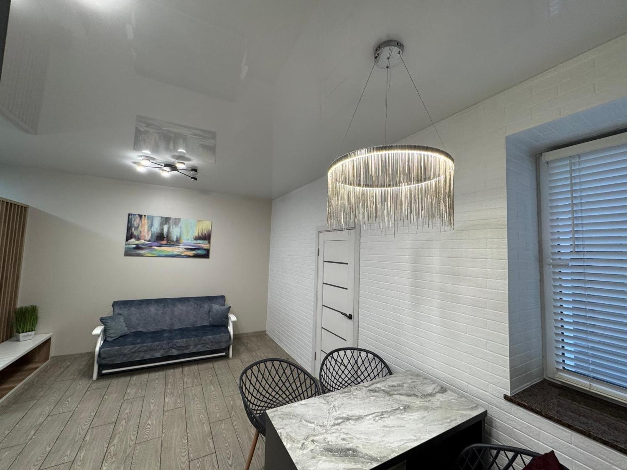 Vip Apartment У Центрі Міста, Новобуджк Театральний,Дуже Простора Rivne Exterior foto