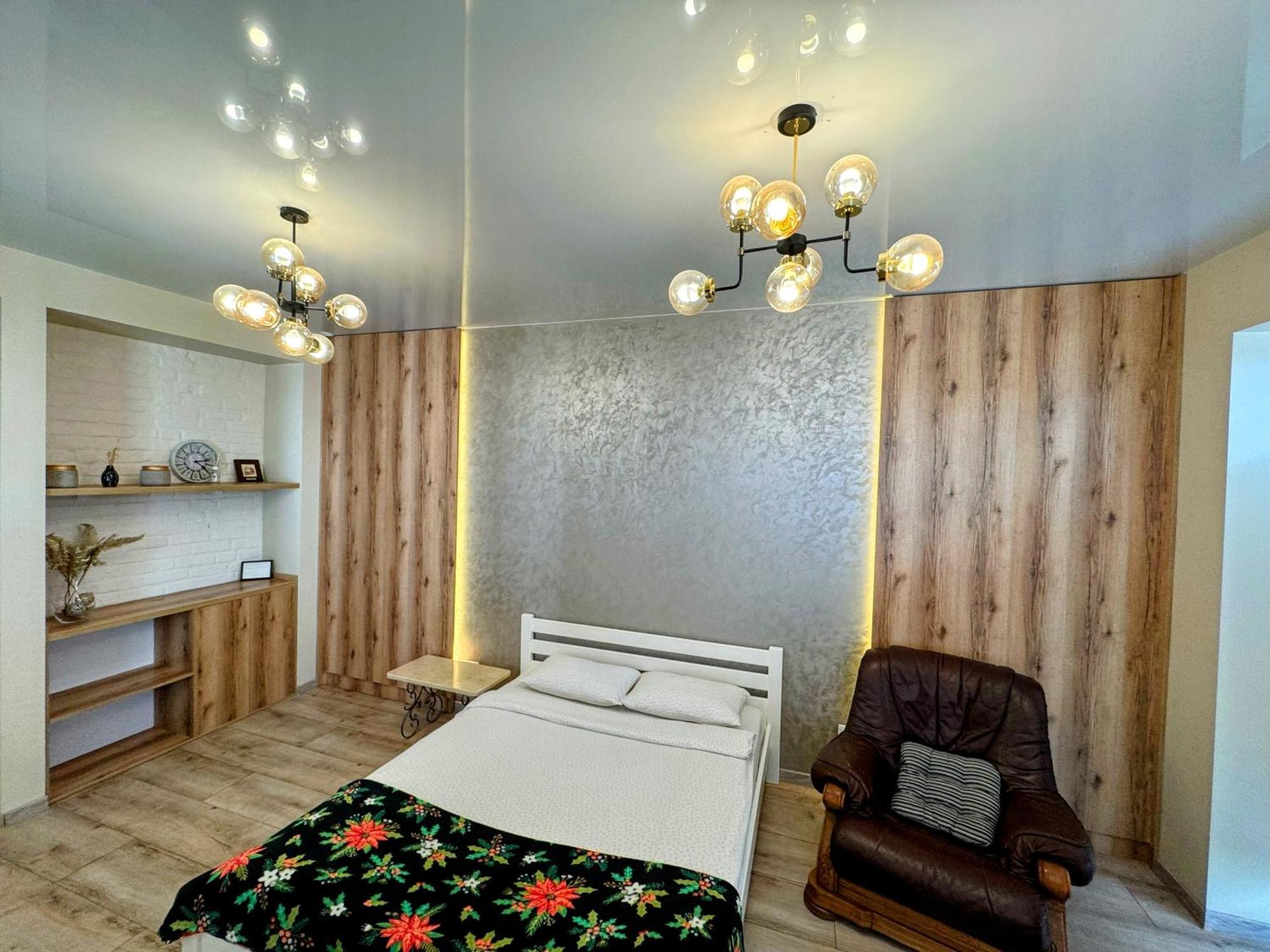 Vip Apartment У Центрі Міста, Новобуджк Театральний,Дуже Простора Rivne Exterior foto