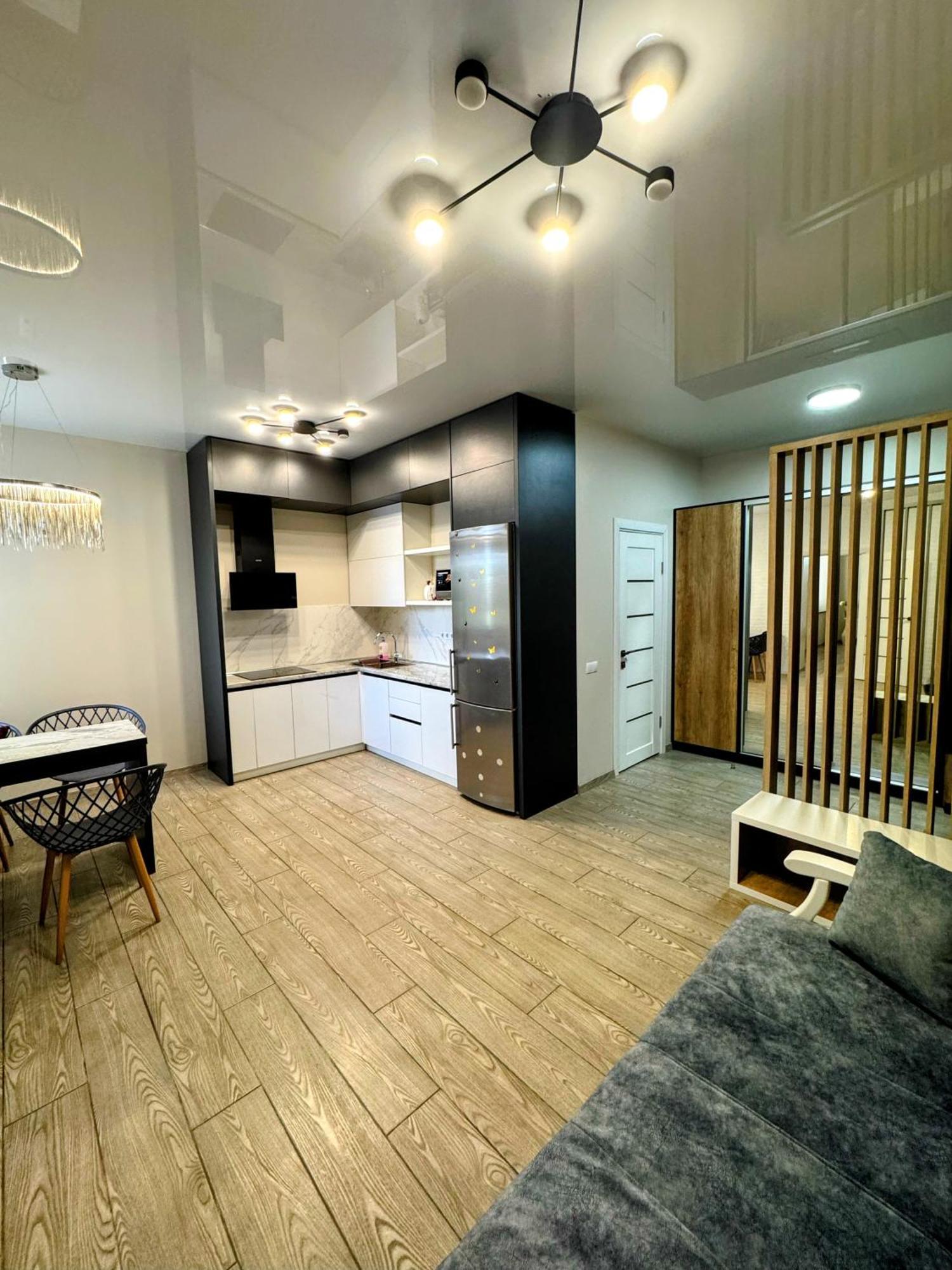 Vip Apartment У Центрі Міста, Новобуджк Театральний,Дуже Простора Rivne Exterior foto